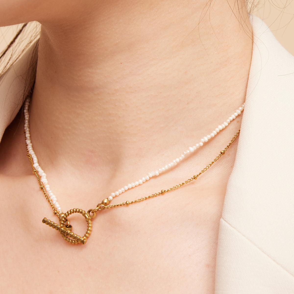 【Shapes Studio】Mini Pearl Double Chain Toggleネックレス Mini Pearl Double Chain Toggle Necklace – Shapes Studio