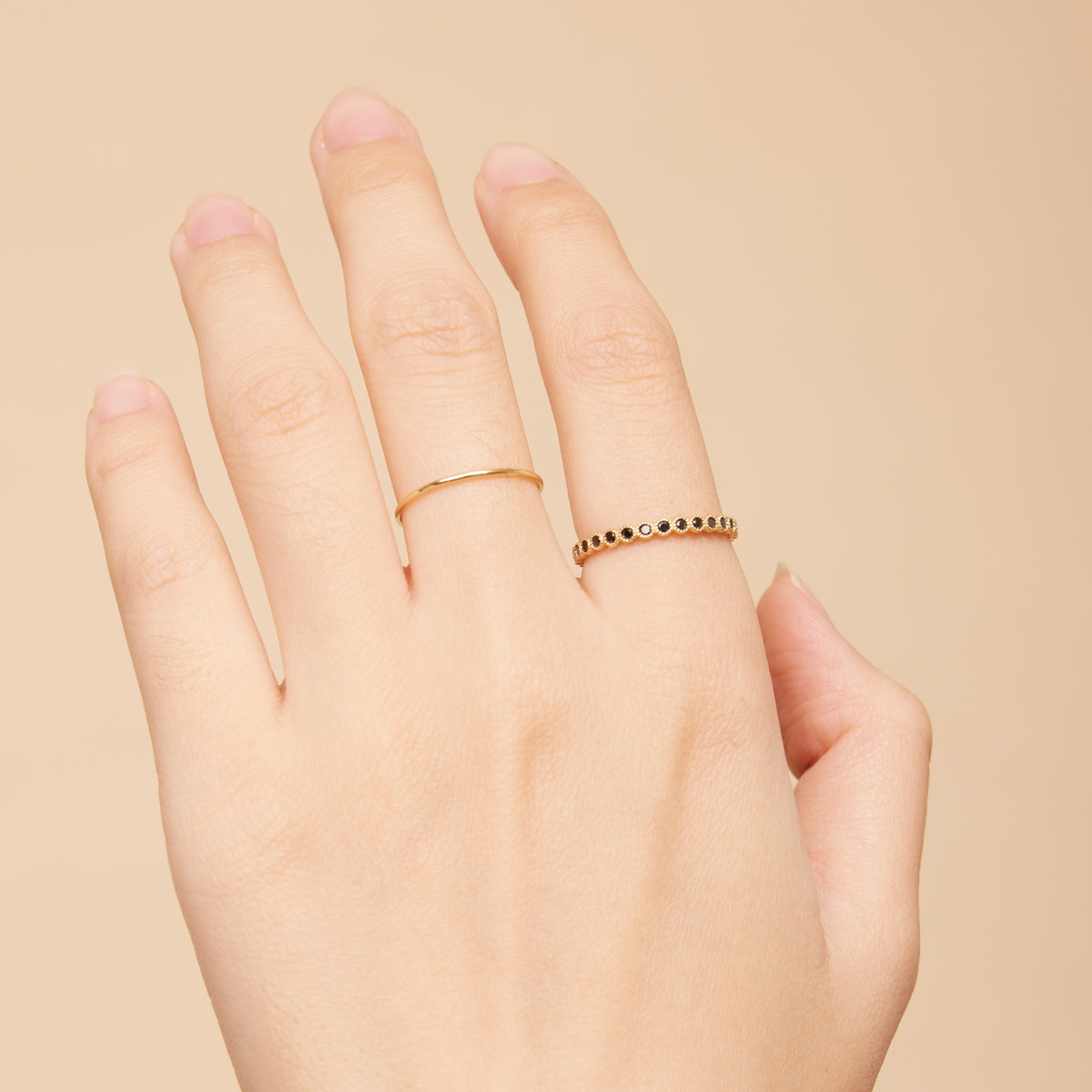 【SHAPES STUDIO】 エタニティダブルリング 黒ビーズ 10K Gold Black Beaded Eternity Ring [10K Solid Gold] – Shapes Studio
