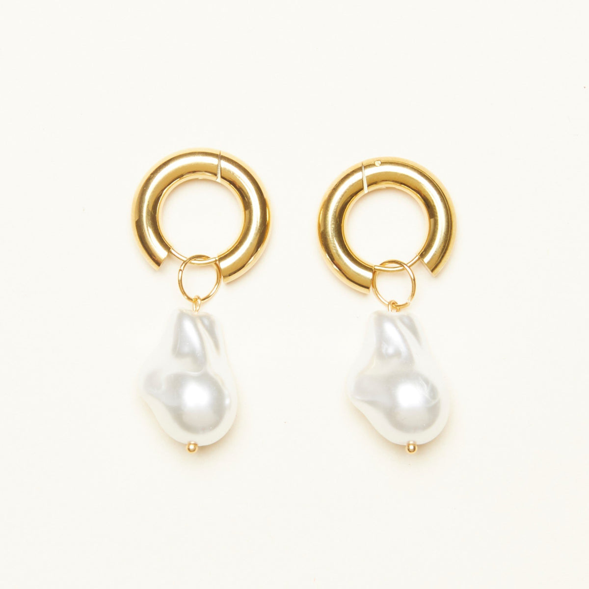 【Shapes Studio】Victoria Pearl Dropピアス Victoria Pearl Drop Earrings – Shapes Studio