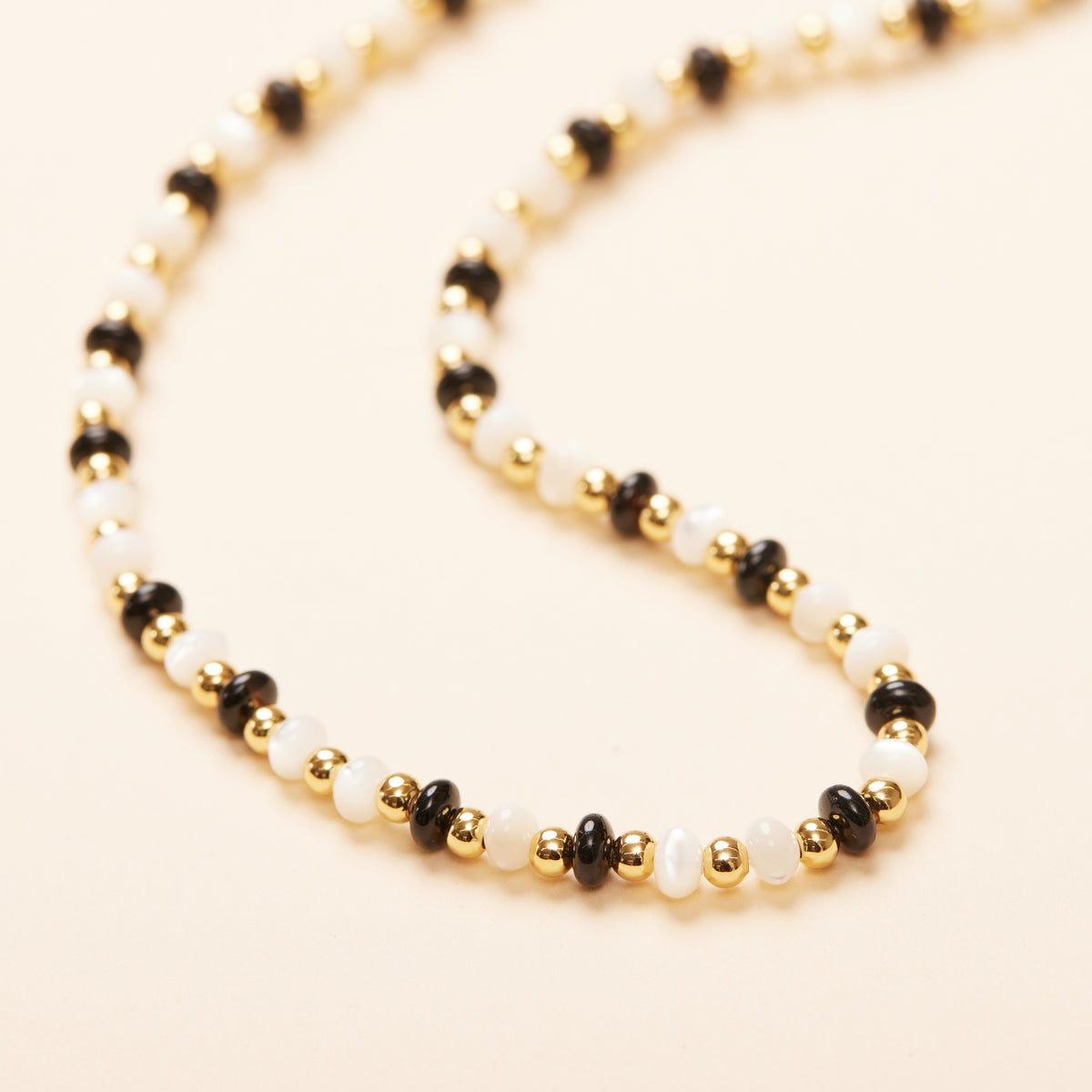 NY発!Black & Gold Beaded ネックレス【Shapes Studio】国内配送 Black & Gold Beaded Necklace – Shapes Studio